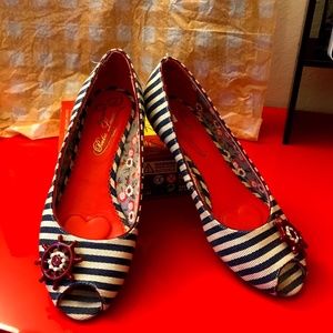 Poetic License (London) vintage-style low wedges